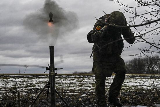 Russia Ukraine Kursk Attack Mortar Crew