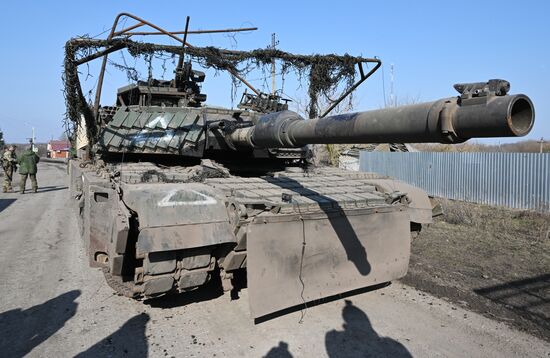 Russia Ukraine Kursk Attack Captured Tank