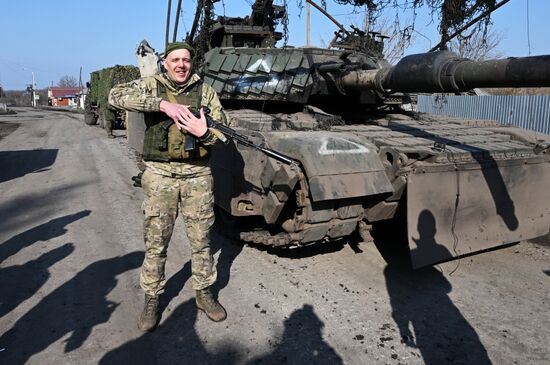 Russia Ukraine Kursk Attack Captured Tank