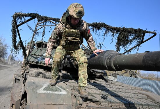 Russia Ukraine Kursk Attack Captured Tank