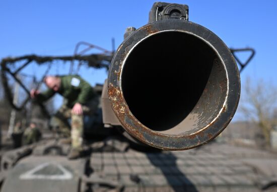 Russia Ukraine Kursk Attack Captured Tank