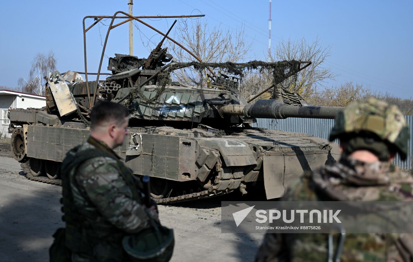 Russia Ukraine Kursk Attack Captured Tank