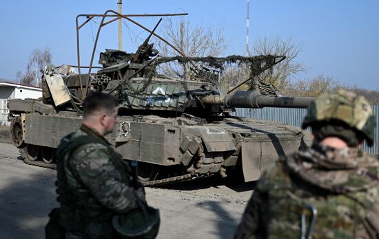 Russia Ukraine Kursk Attack Captured Tank