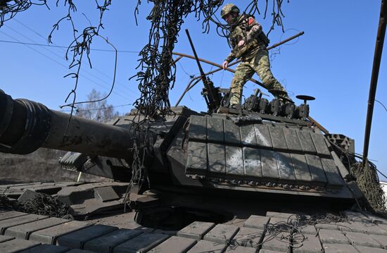 Russia Ukraine Kursk Attack Captured Tank