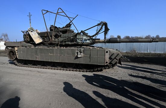 Russia Ukraine Kursk Attack Captured Tank