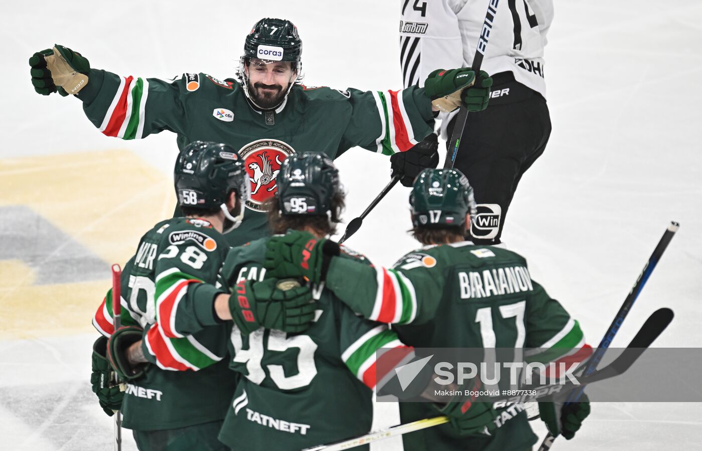 Russia Ice Hockey Kontinental League Ak Bars - Traktor