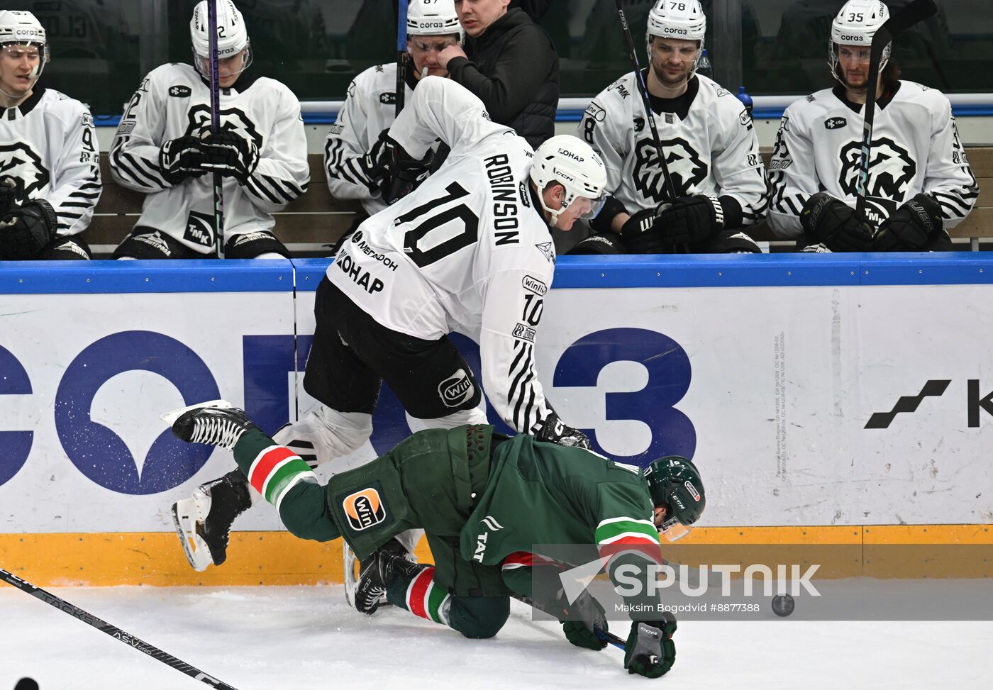 Russia Ice Hockey Kontinental League Ak Bars - Traktor