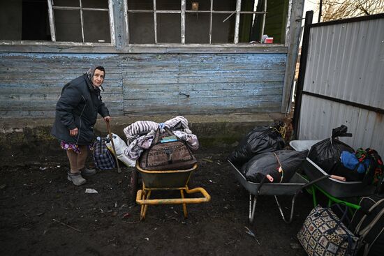 Russia Ukraine Kursk Attack Sudzha Evacuees