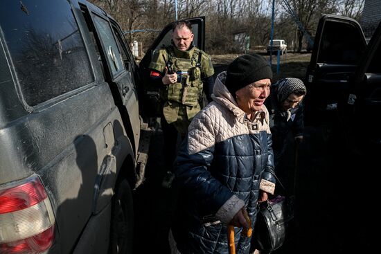 Russia Ukraine Kursk Attack Sudzha Evacuees