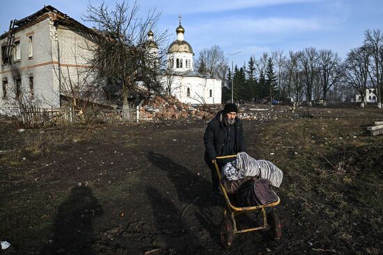 Russia Ukraine Kursk Attack Sudzha Evacuees