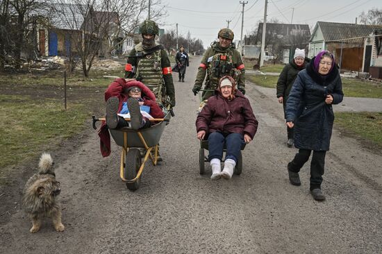 Russia Ukraine Kursk Attack Evacuees