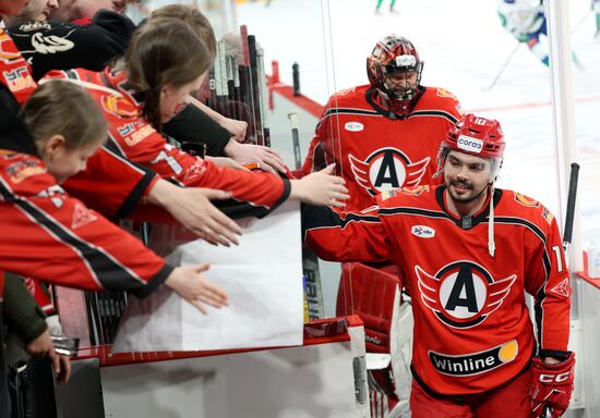 Russia Ice Hockey Kontinental League Avtomobilist  — Salavat Uylaev