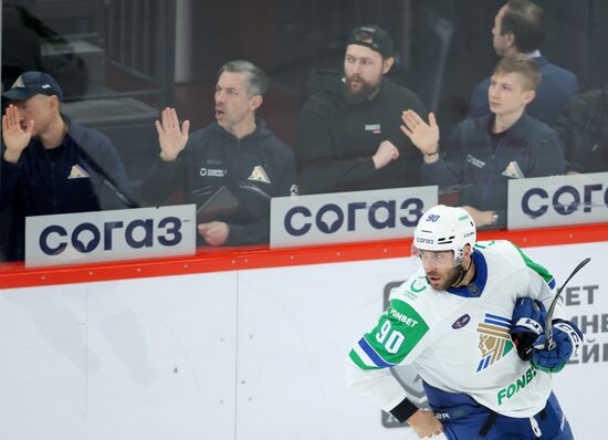 Russia Ice Hockey Kontinental League Avtomobilist  — Salavat Uylaev