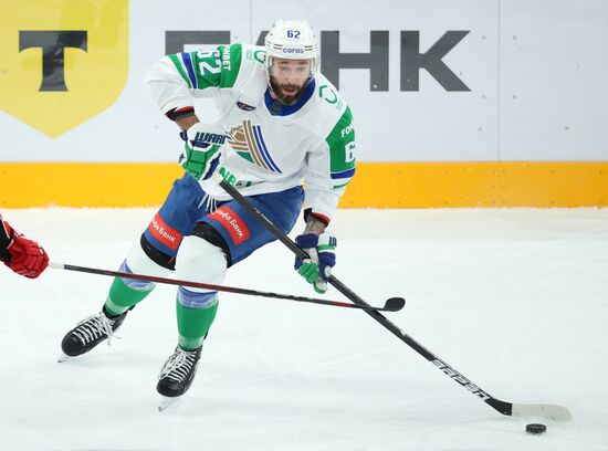 Russia Ice Hockey Kontinental League Avtomobilist  — Salavat Uylaev