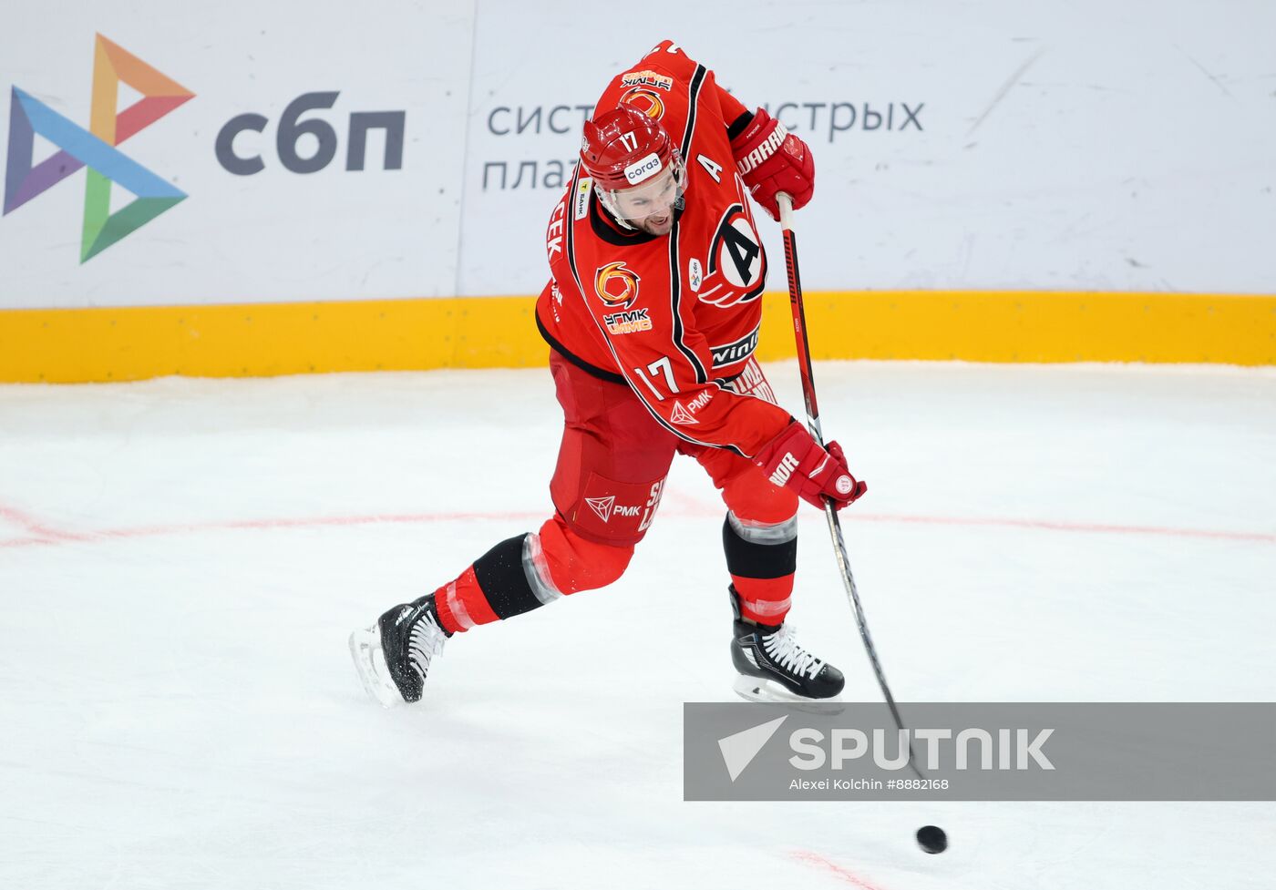 Russia Ice Hockey Kontinental League Avtomobilist  — Salavat Uylaev