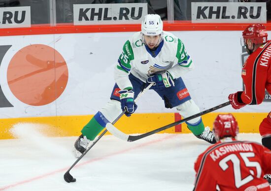 Russia Ice Hockey Kontinental League Avtomobilist  — Salavat Uylaev