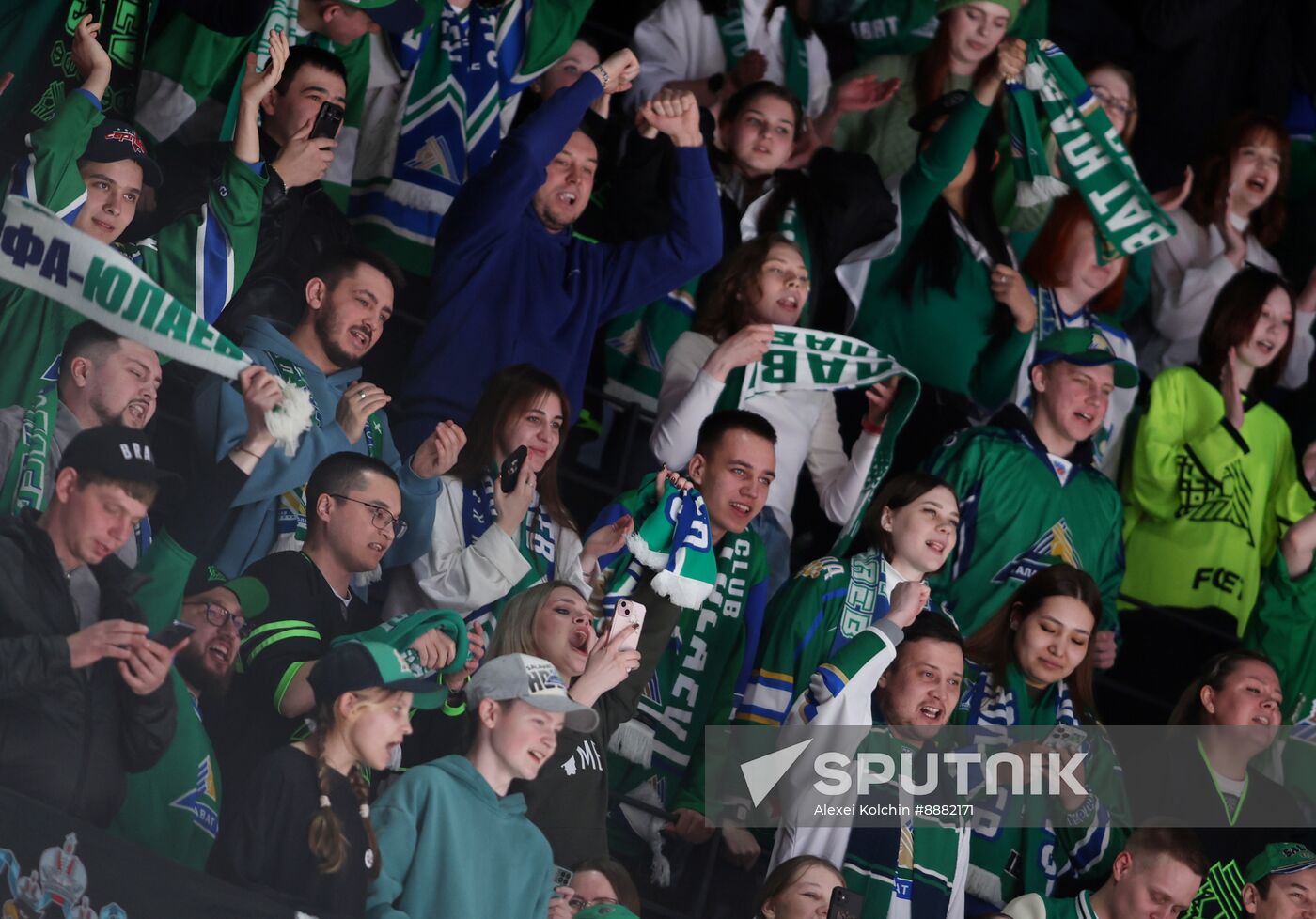 Russia Ice Hockey Kontinental League Avtomobilist  — Salavat Uylaev