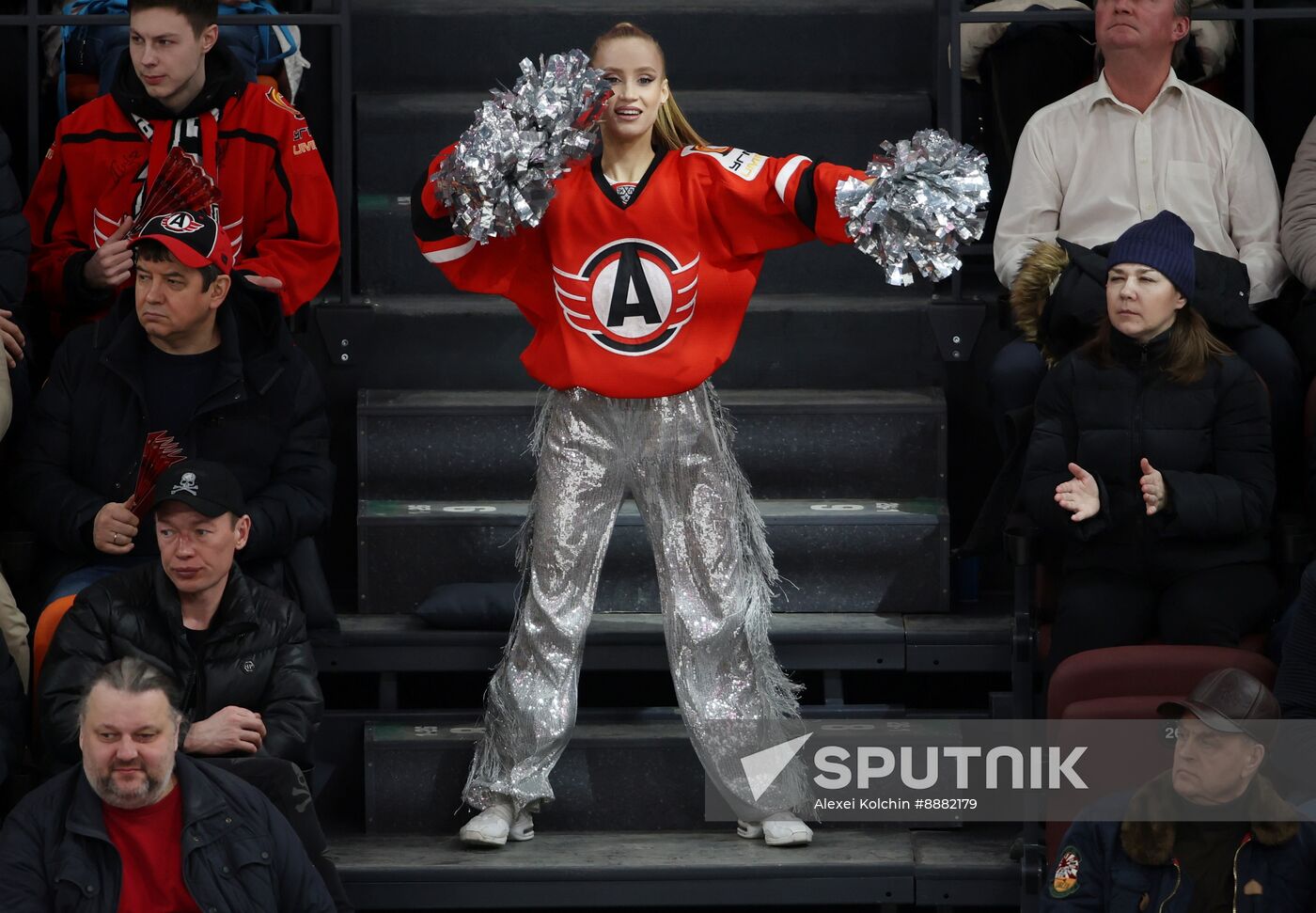 Russia Ice Hockey Kontinental League Avtomobilist  — Salavat Uylaev