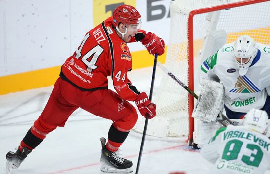 Russia Ice Hockey Kontinental League Avtomobilist  — Salavat Uylaev