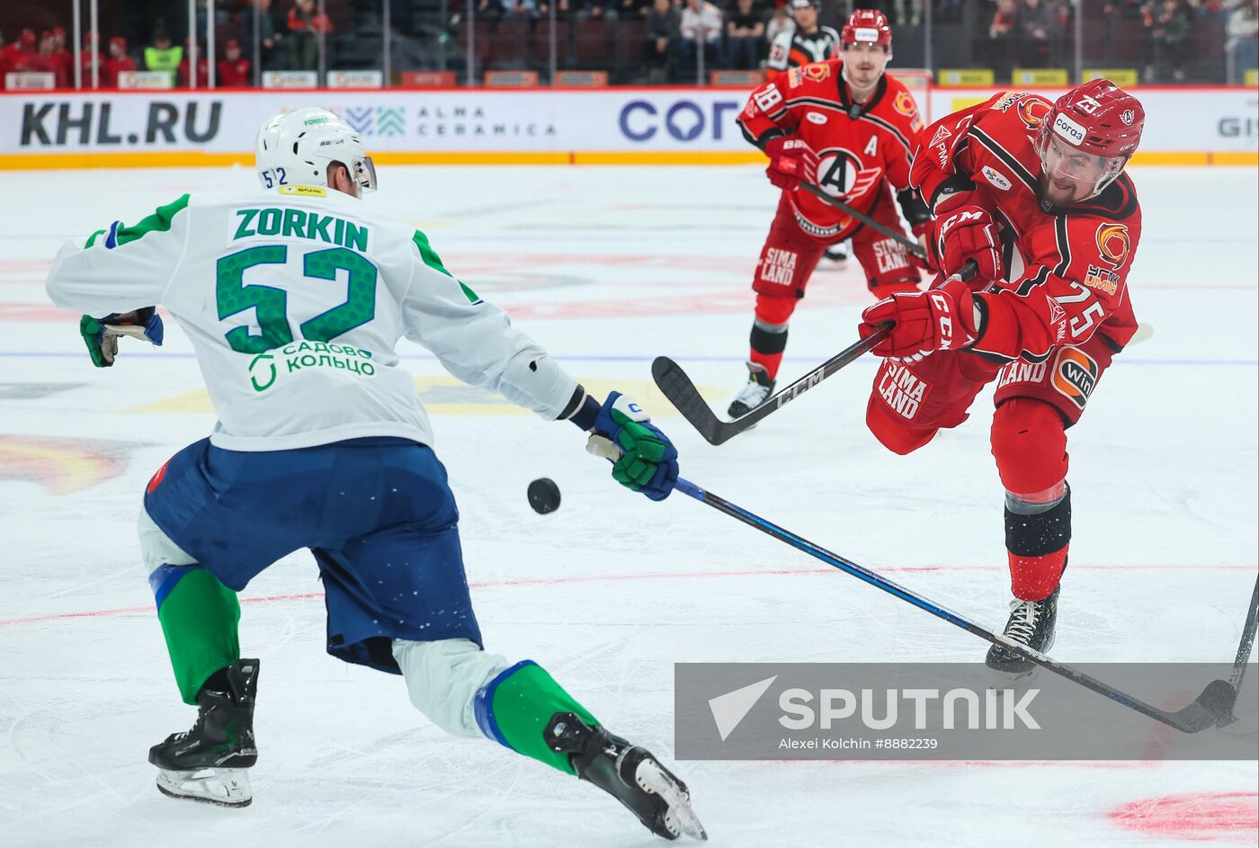 Russia Ice Hockey Kontinental League Avtomobilist  — Salavat Uylaev