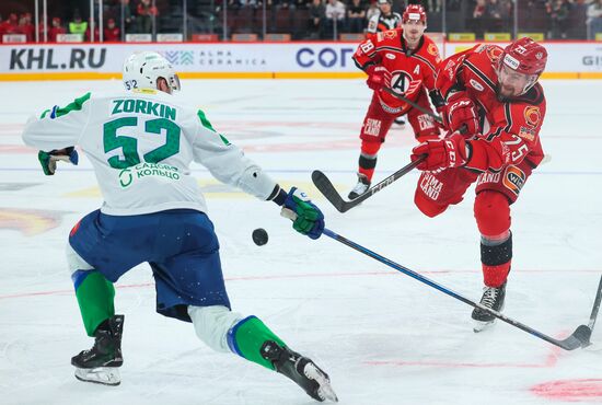 Russia Ice Hockey Kontinental League Avtomobilist  — Salavat Uylaev