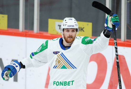 Russia Ice Hockey Kontinental League Avtomobilist  — Salavat Uylaev