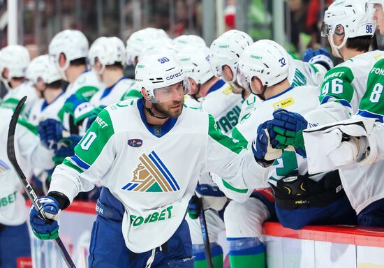 Russia Ice Hockey Kontinental League Avtomobilist  — Salavat Uylaev