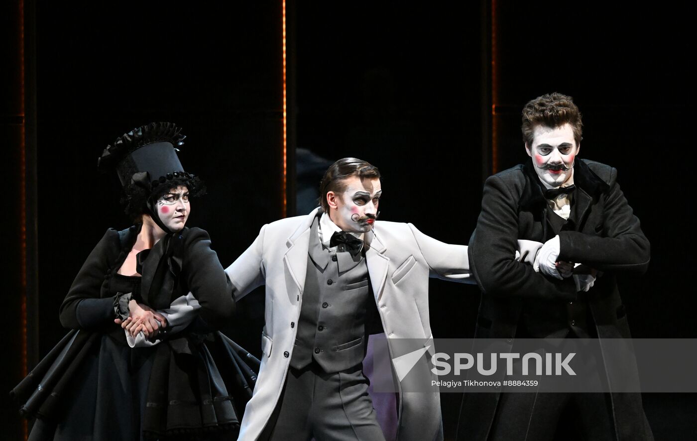 Russia Theatre Marriage