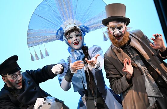 Russia Theatre Marriage
