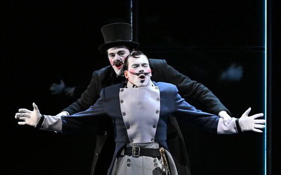 Russia Theatre Marriage