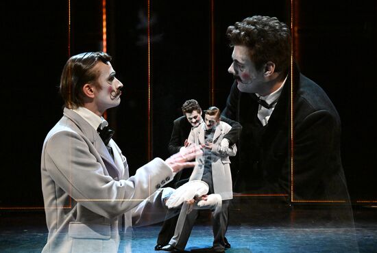 Russia Theatre Marriage