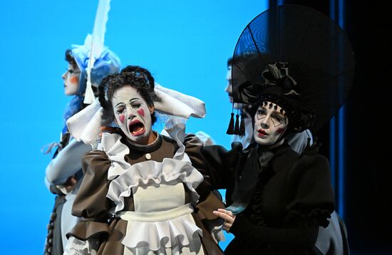 Russia Theatre Marriage