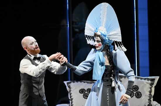 Russia Theatre Marriage