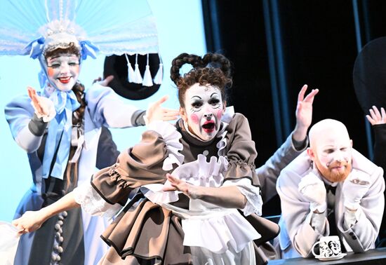 Russia Theatre Marriage