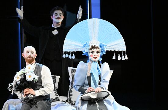 Russia Theatre Marriage