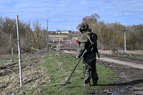 Russia Ukraine Kursk Attack Demining
