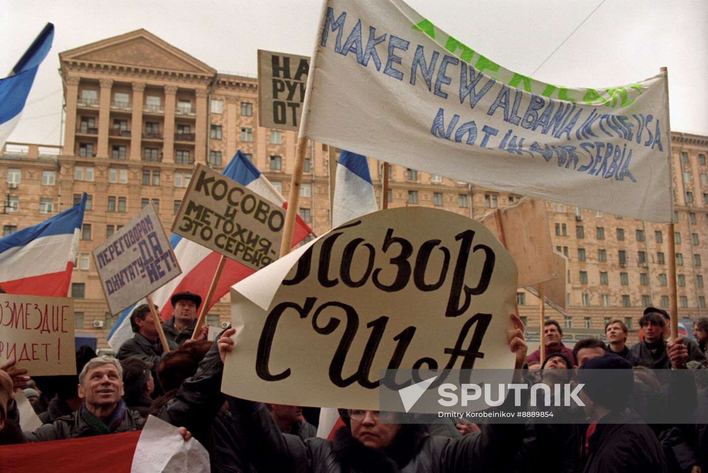 Protest at US embassy in Moscow