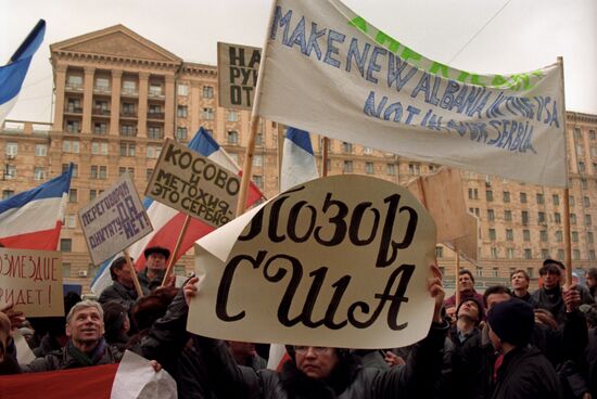 Protest at US embassy in Moscow