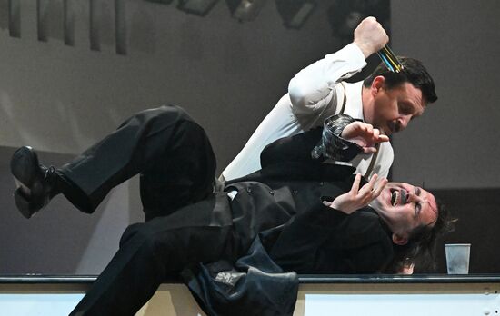 Russia Theatre Envy