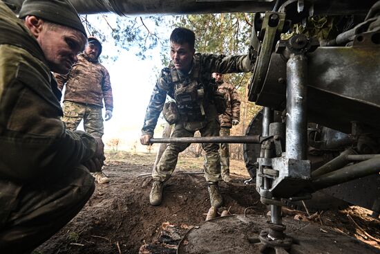 Russia Ukraine Kursk Attack Artillery Unit