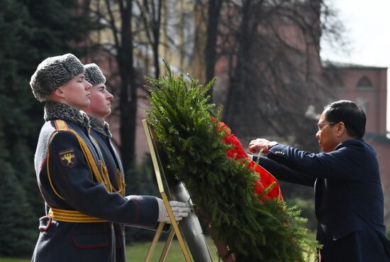 Russia Vietnam Wreath Laying