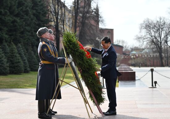 Russia Vietnam Wreath Laying