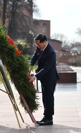Russia Vietnam Wreath Laying