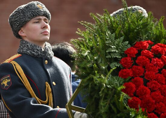 Russia Vietnam Wreath Laying