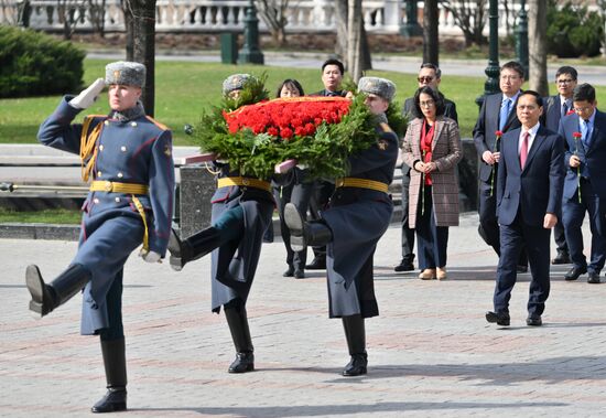 Russia Vietnam Wreath Laying