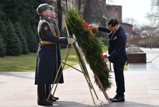 Russia Vietnam Wreath Laying