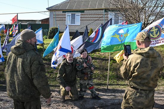 Russia Ukraine Kursk Attack Troops Support