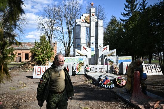 Russia Ukraine Kursk Attack WWII Monument