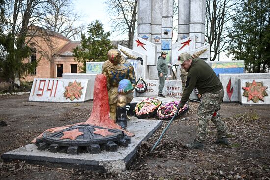Russia Ukraine Kursk Attack WWII Monument