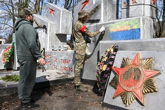 Russia Ukraine Kursk Attack WWII Monument